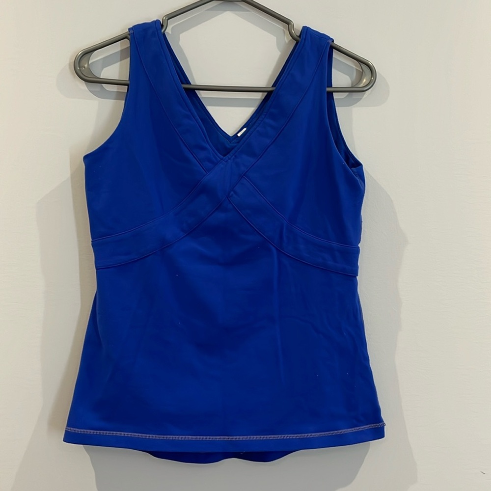 Lululemon workout top. Size 8.